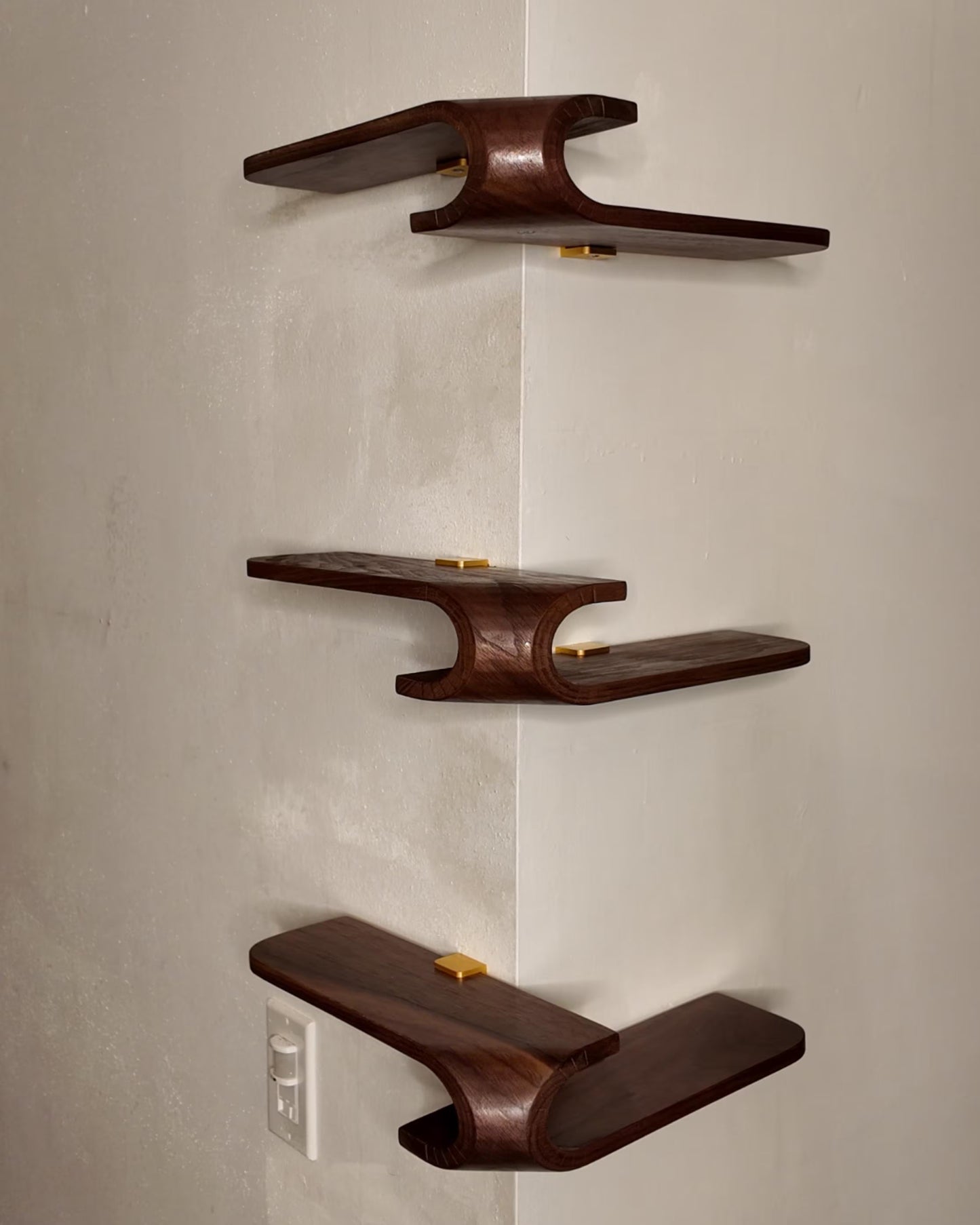 Folded corner Shelf /// Walnut