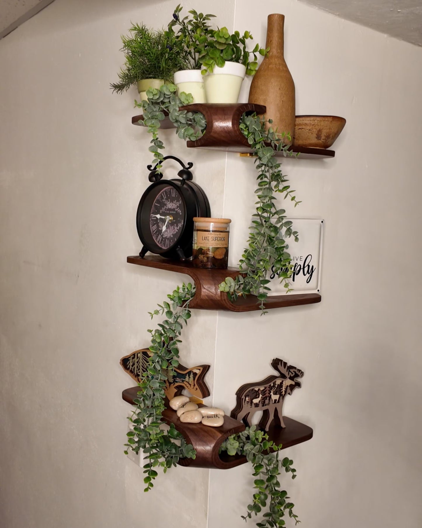 Folded corner Shelf /// Walnut